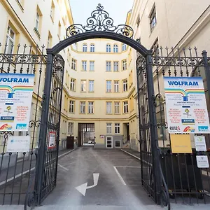 queens-apartments.vienna-besthotels.com/
